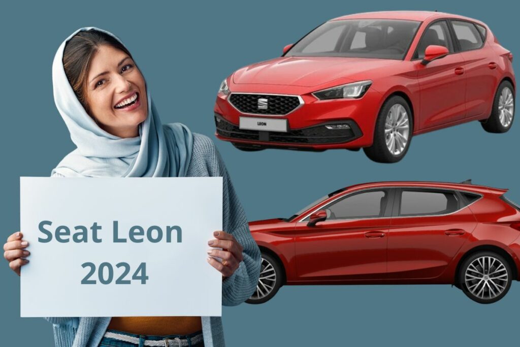 Une femme souriante tenant une pancarte Seat Leon 2024 devant deux modèles de voitures rouges